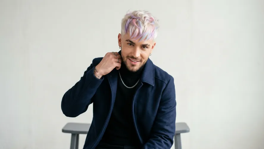Pastel Color Highlights for the Bold Man